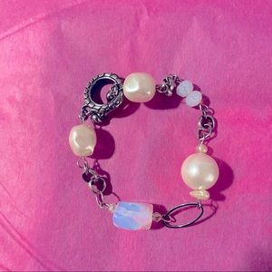 💰3/$15❤️ Vintage faux pearl and bead bracelet